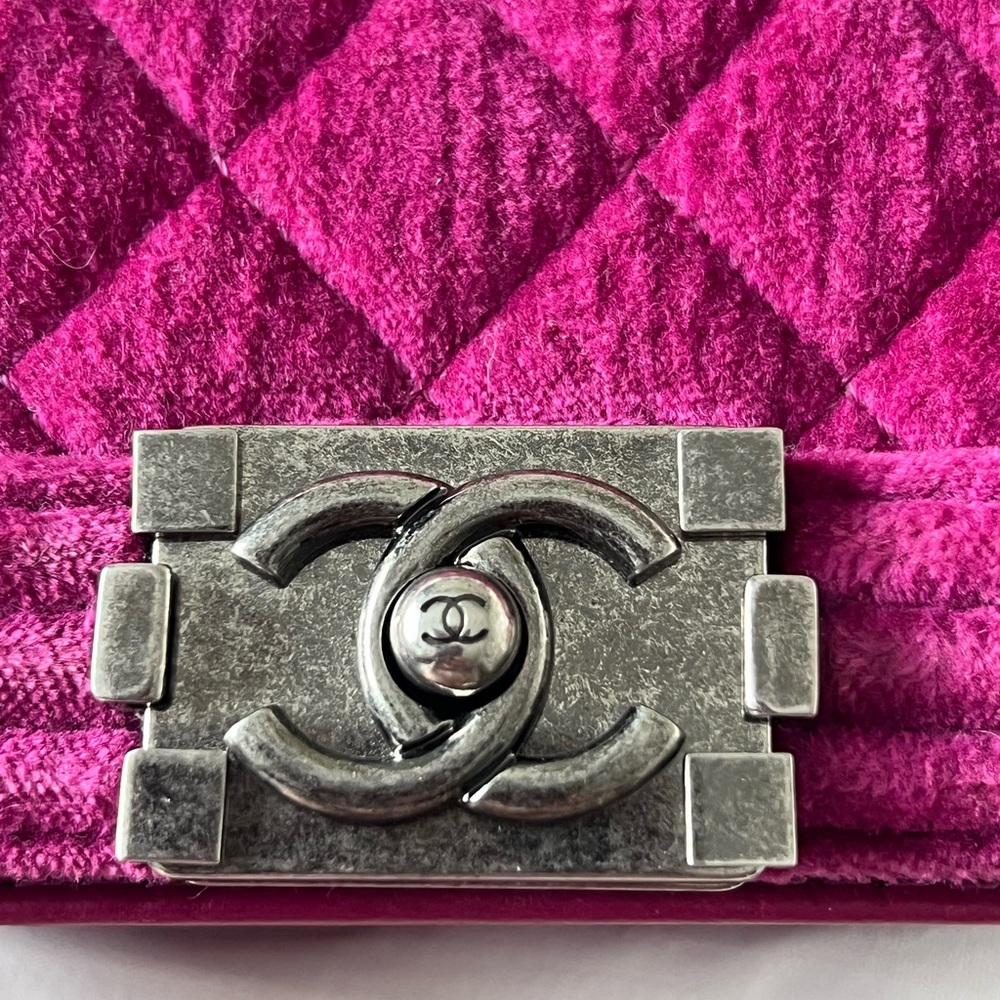 CHANEL Velvet Boy Bag - Picture 15 of 16
